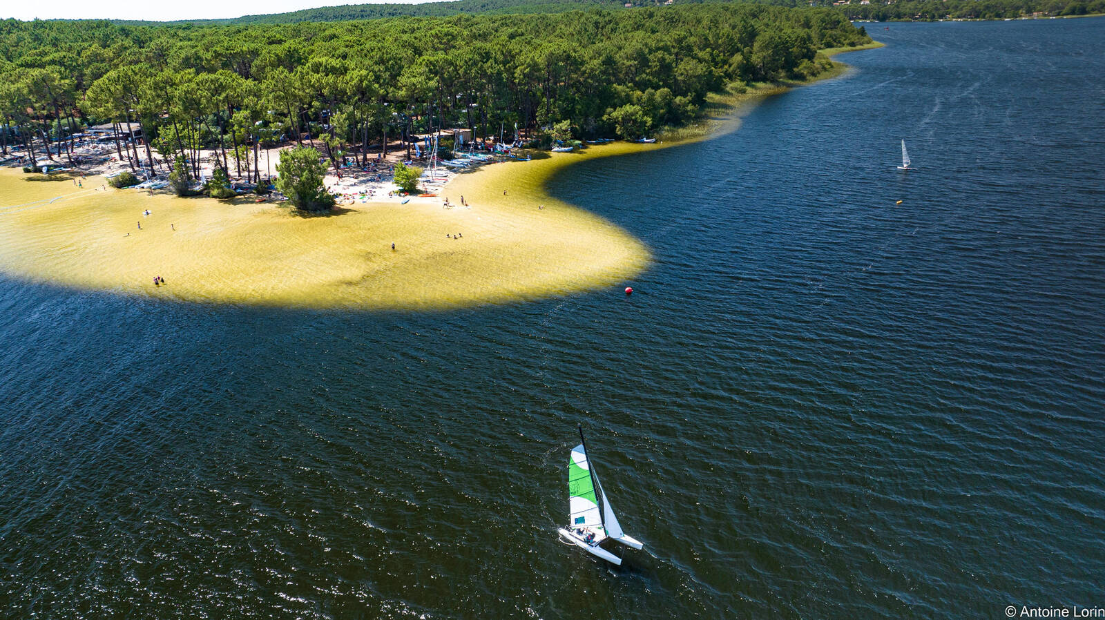 Location catamaran, bateaux et matériel nautique au bord du lac de Lacanau